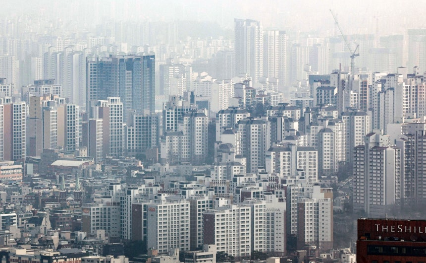 서울 남산에서 바라본 서울 시내 아파트 단지의 모습. /뉴스1